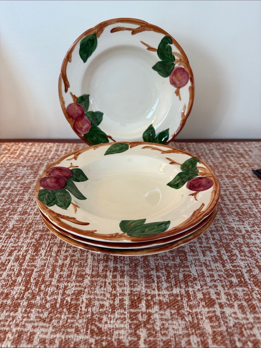 Vtg Franciscan APPLE Pattern Rimmed Soup Salad Pasta Bowl 8.5"